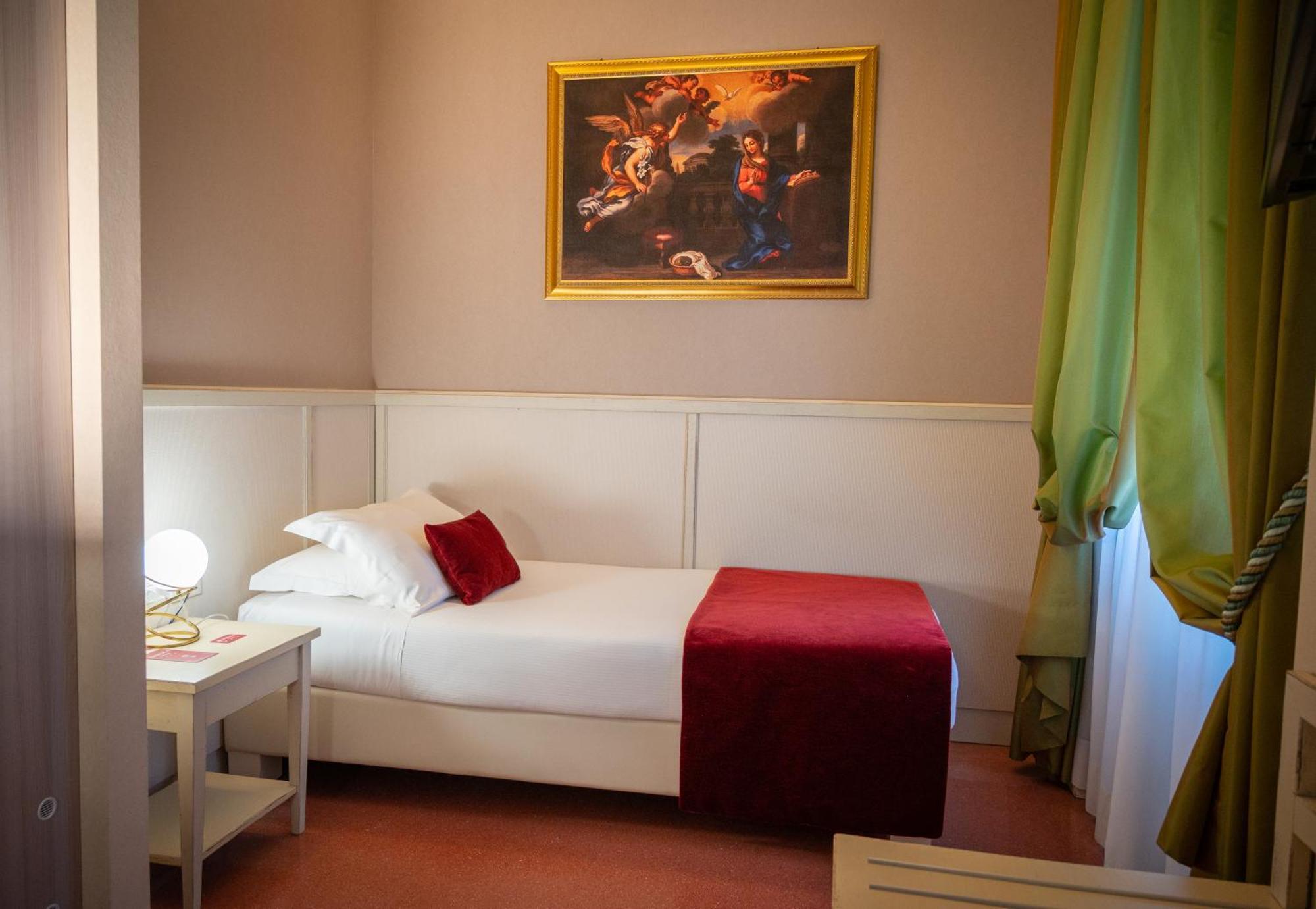 Basilica Hotel Rome Bagian luar foto